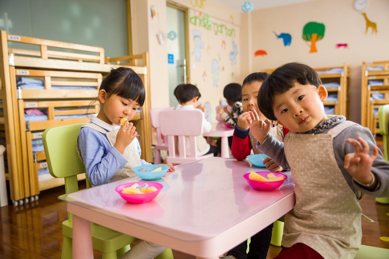 Kids eating and socializing at a classroom table